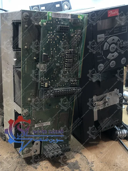 درایو دانفوس باز شده جهت تعمیر